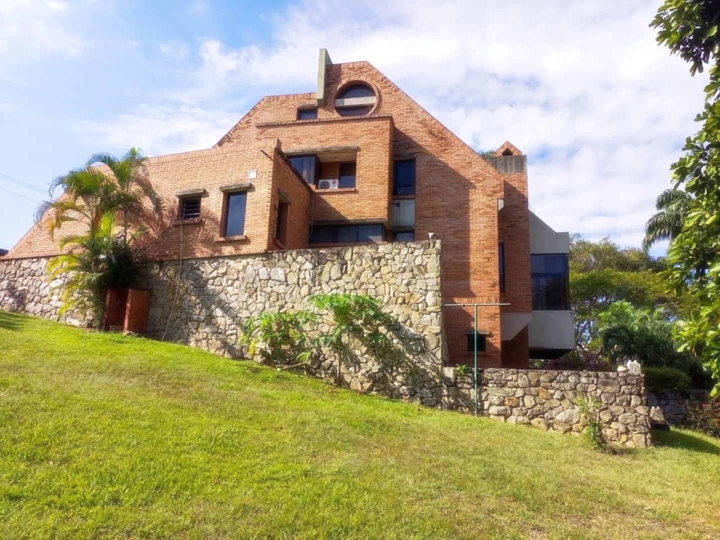 Your Private Oasis in Guataparo Country Club